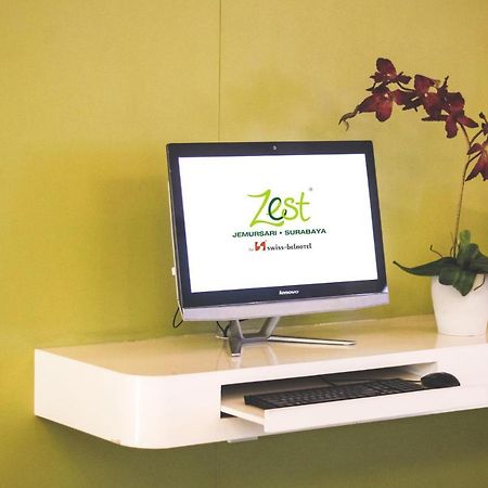 Zest Jemursari By Swiss-Belhotel International Surabaya Exterior foto
