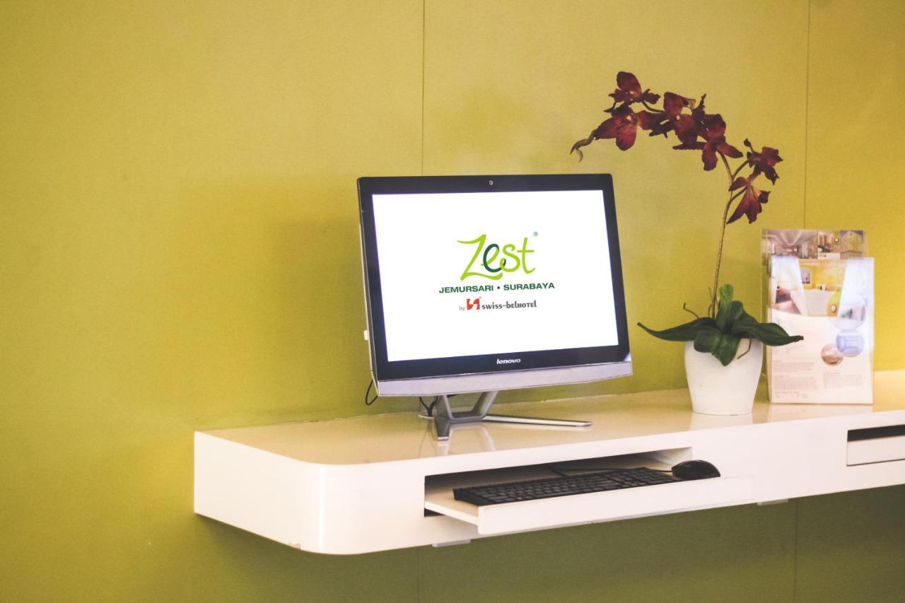 Zest Jemursari By Swiss-Belhotel International Surabaya Exterior foto