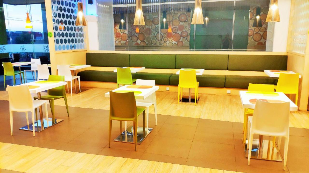 Zest Jemursari By Swiss-Belhotel International Surabaya Exterior foto