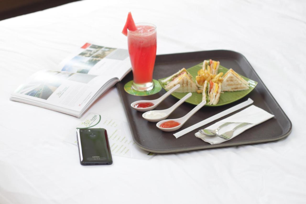 Zest Jemursari By Swiss-Belhotel International Surabaya Exterior foto