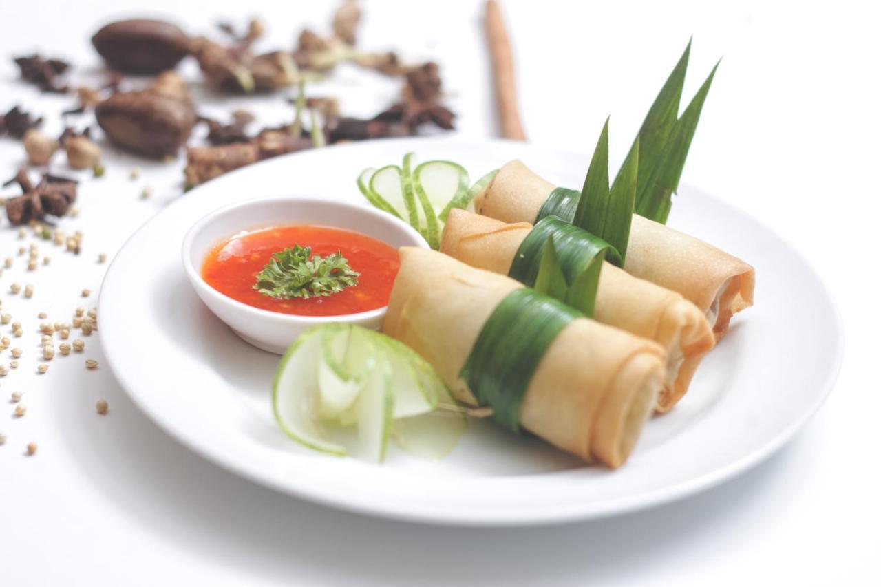 Zest Jemursari By Swiss-Belhotel International Surabaya Exterior foto