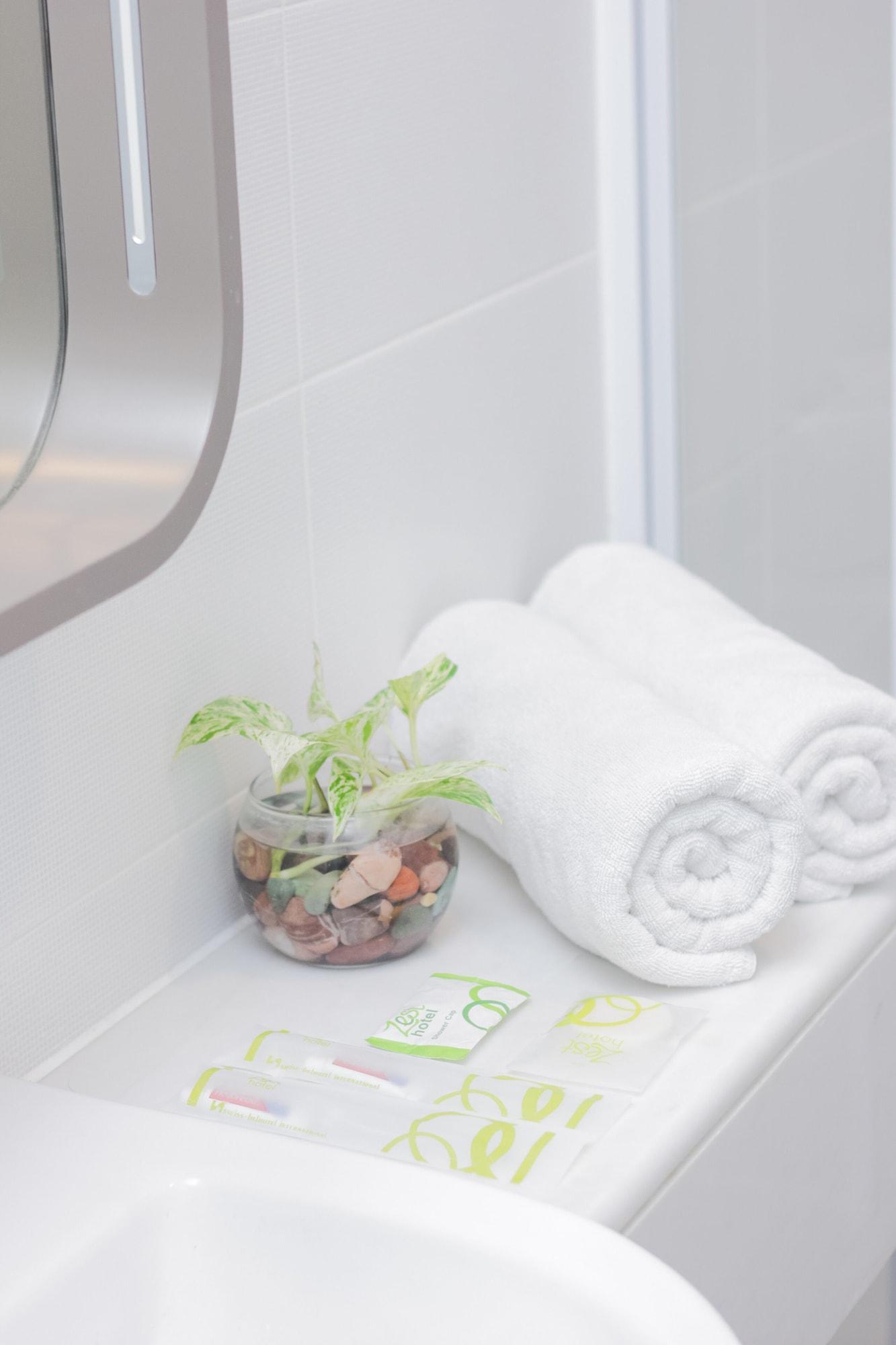 Zest Jemursari By Swiss-Belhotel International Surabaya Exterior foto