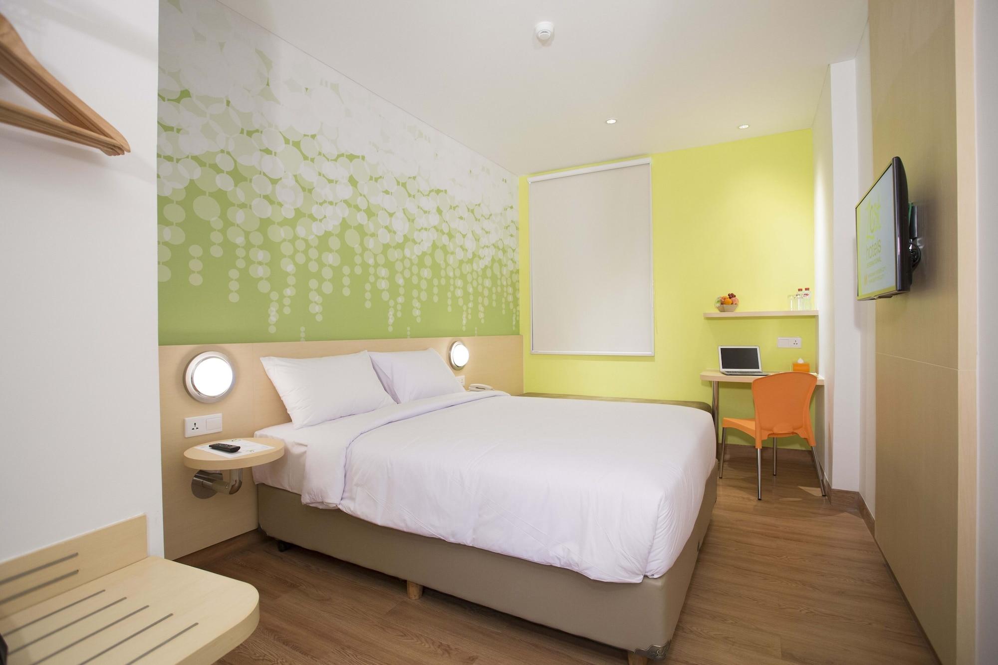 Zest Jemursari By Swiss-Belhotel International Surabaya Exterior foto