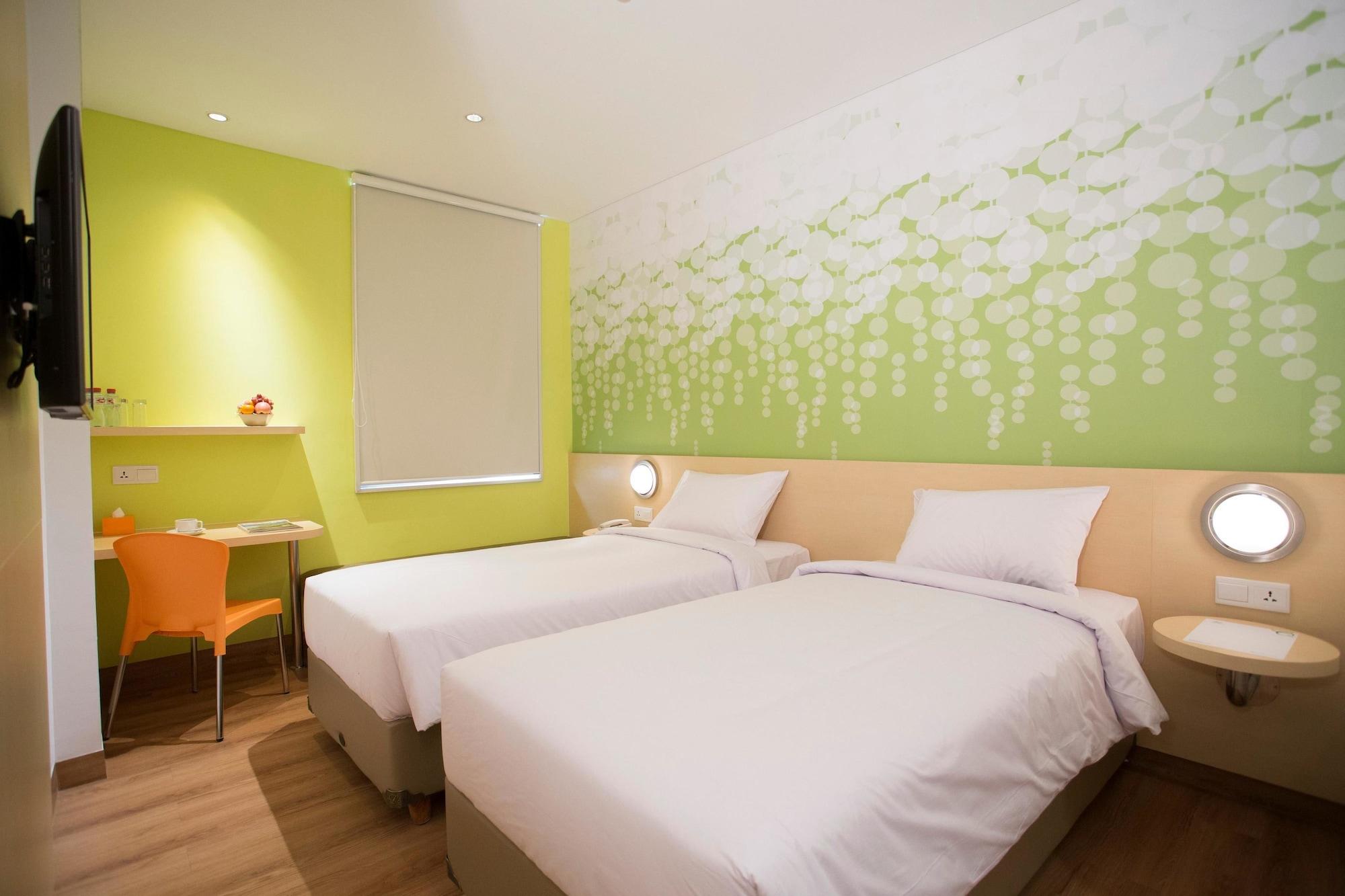 Zest Jemursari By Swiss-Belhotel International Surabaya Exterior foto