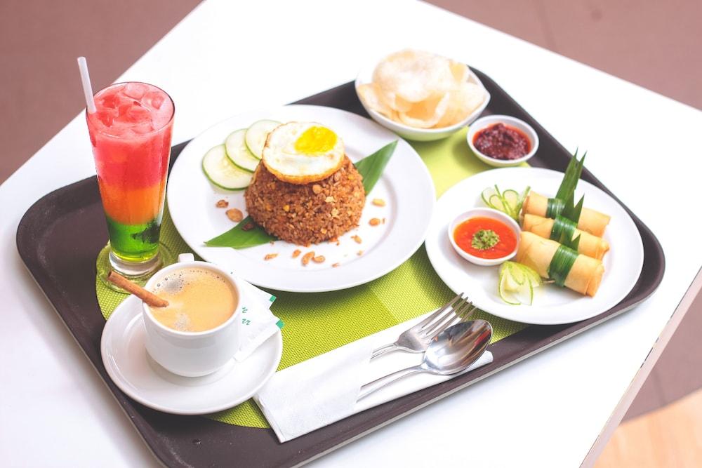Zest Jemursari By Swiss-Belhotel International Surabaya Exterior foto