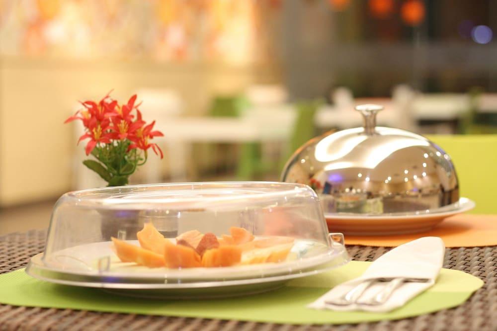 Zest Jemursari By Swiss-Belhotel International Surabaya Exterior foto