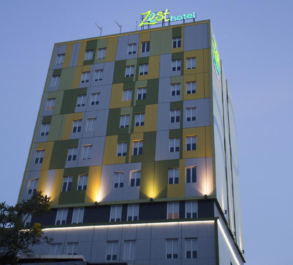 Zest Jemursari By Swiss-Belhotel International Surabaya Exterior foto