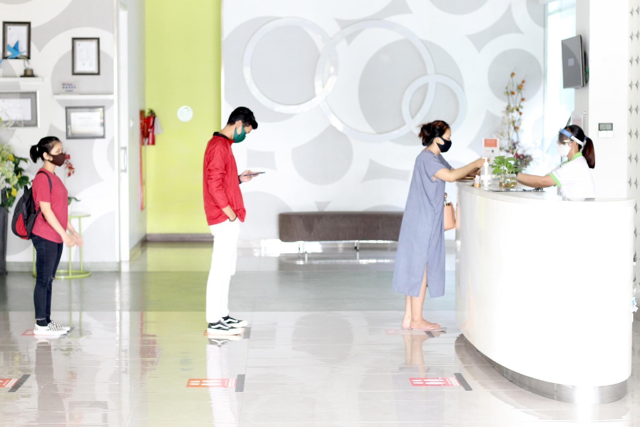 Zest Jemursari By Swiss-Belhotel International Surabaya Exterior foto