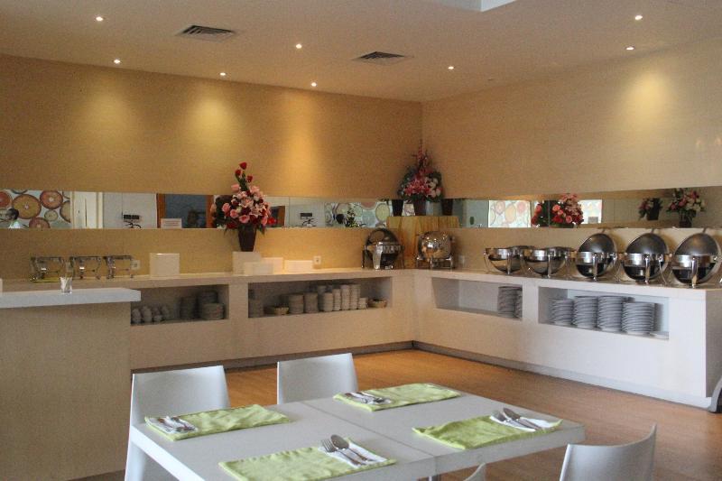 Zest Jemursari By Swiss-Belhotel International Surabaya Exterior foto