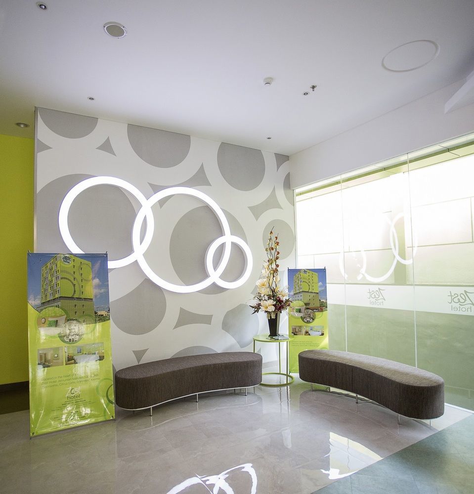 Zest Jemursari By Swiss-Belhotel International Surabaya Exterior foto