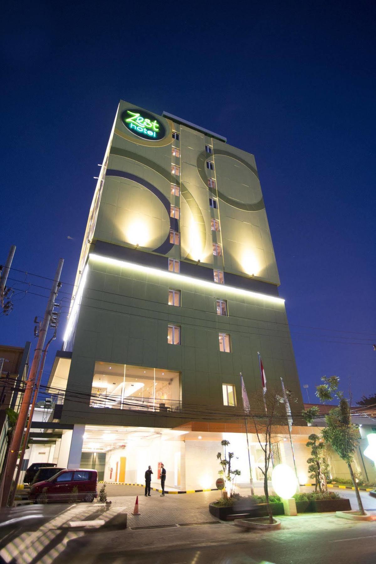 Zest Jemursari By Swiss-Belhotel International Surabaya Exterior foto