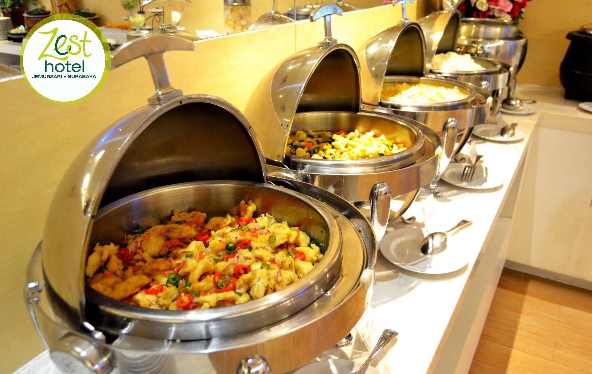 Zest Jemursari By Swiss-Belhotel International Surabaya Exterior foto